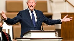 Bill Clinton im Krankenhaus und "auf dem Weg der Besserung"