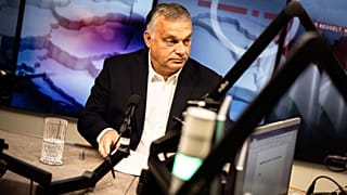 A Miniszterelnöki Sajtóiroda által közreadott képen Orbán Viktor interjút ad a Jó reggelt, Magyarország! című műsorban a Kossuth Rádió stúdiójában 2021. október 15-én