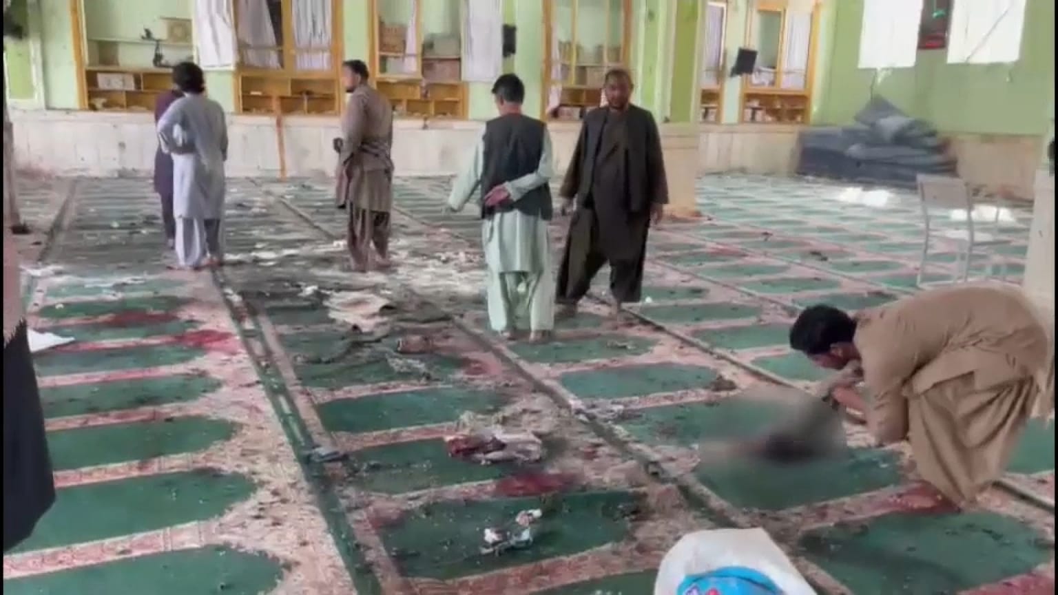 Captura de imagen de la mezquita chií de Kandahar después del atentado