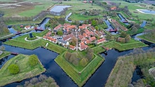 Hollanda'nın Groningen şehri yakınlarındaki Bourtange Köyü. Bu bölge hidrojenli otobüslerle şehir merkezine bağlanıyor.