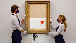 Banksy'nin eseri çerçevenin içine gizlenen bir düzenekle satılır satılmaz parçalanmıştı