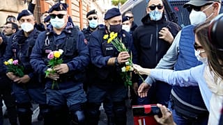 Gegen den Grünen Pass: Demonstration mit Charme in Rom