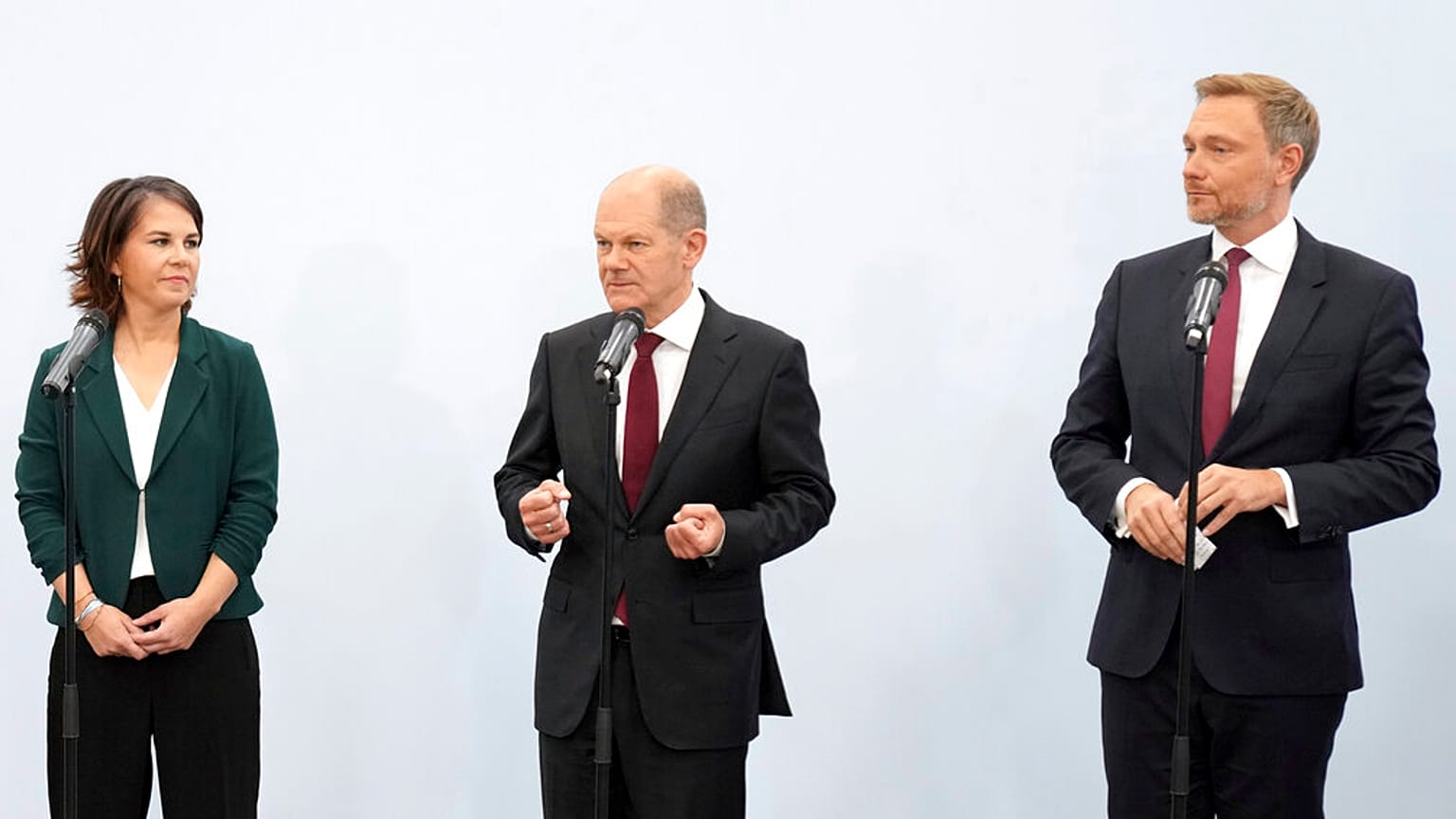 Annalena Baerbock, Olaf Scholz, Christian Lindner a sajtótájékoztatón