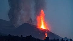 Imagem do cone principal do vulcão registada a 17 de outubro
