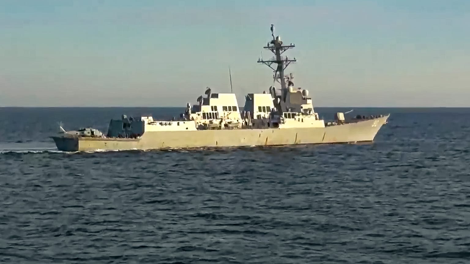 Эсминец ВМС США "Чейфи" в Японском море