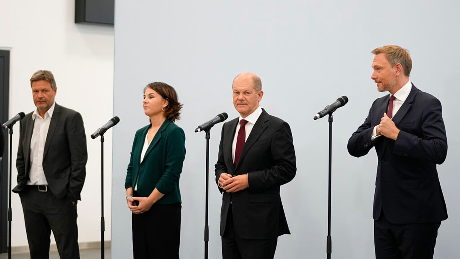 Habeck, Baerbock, Scholz und Lindner nach Sondierungen für Ampel-Koalition
