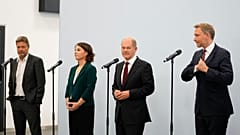 Habeck, Baerbock, Scholz und Lindner nach Sondierungen für Ampel-Koalition