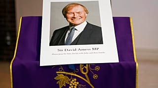 İngiltere'de Muhafazakar Parti milletvekili David Amess bıçaklı saldırıda öldürüldü