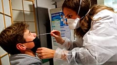 Es wird teuer: Tests für Nichtgeimpfte auch in Frankreich kostenpflichtig