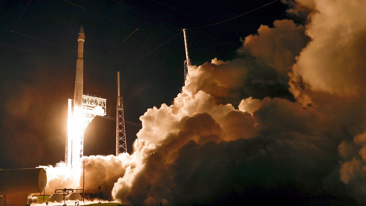 La fusée Atlas V chargée de propulser le vaisseau Lucy a décollé samedi 16 octobre 2021 à 05h34, heure locale, depuis Cap Canaveral en Floride.