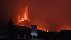 Le Cumbre Vieja continue de cracher de la lave sur l'île de La Palma.