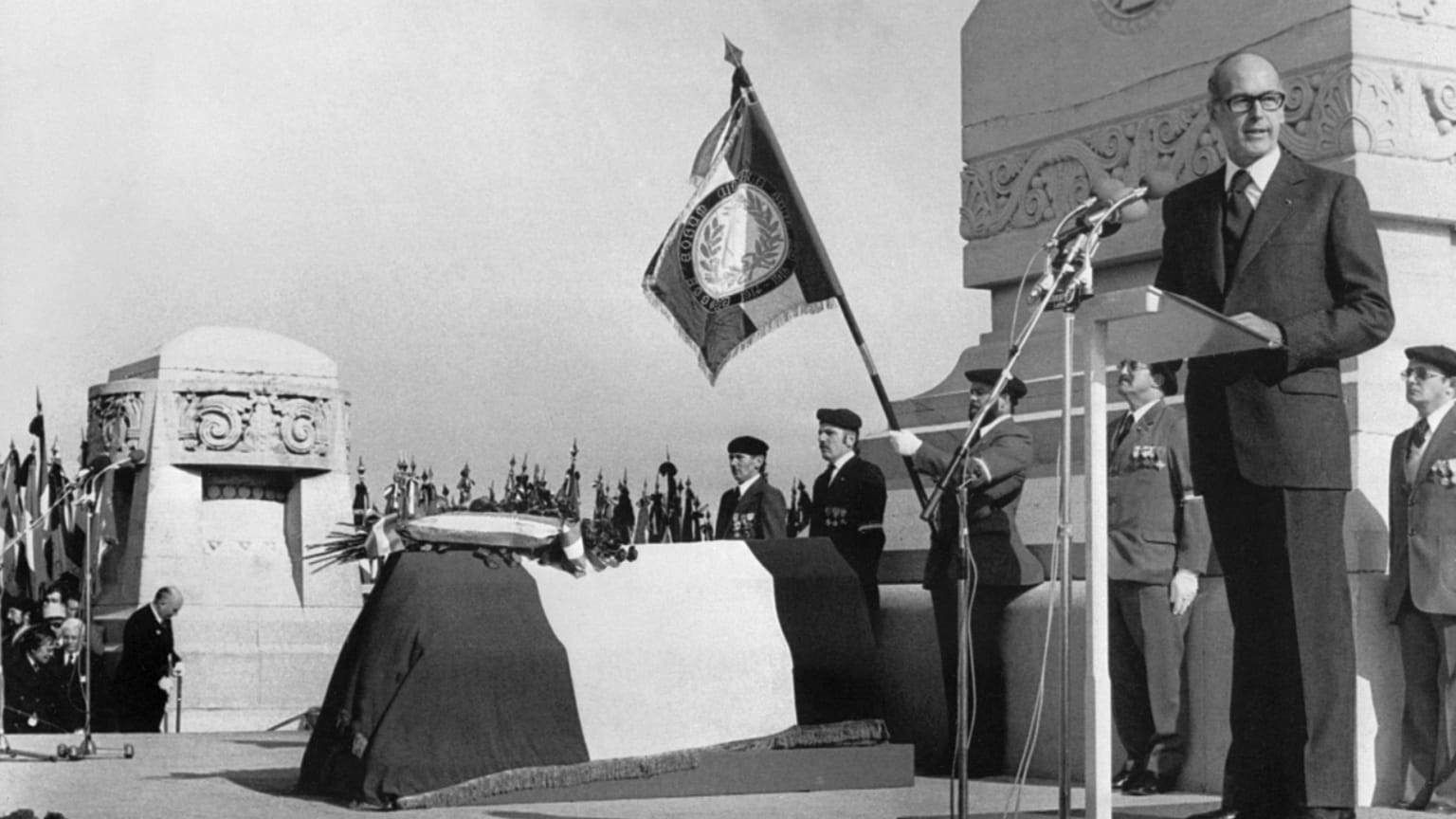الرئيس الفرنسي الأسبق جيسكار ديستان عام 1977