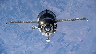 Rus mürettebatı taşıyan Soyuz MS-19 uzay aracı