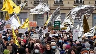 Манифестация в защиту беженцев в Варшаве