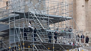 Συλλήψεις ακτιβιστών που επιχείρησαν να αναρτήσουν μπάνερ κατά των Χειμερικών Ολυμπιακών του Πεκίνου στην Ακρόπολη