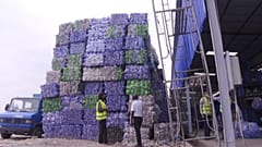 Gegen Plastikmüll: In Kinshasa rattert der Schredder rund um die Uhr