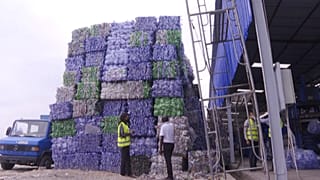 Gegen Plastikmüll: In Kinshasa rattert der Schredder rund um die Uhr