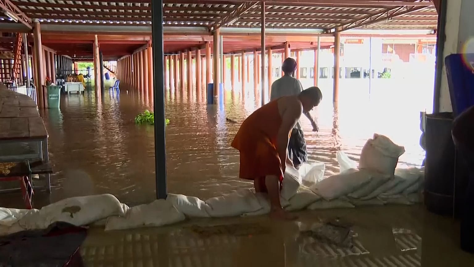 Árvizek öntik el Thaiföld jelentős részét