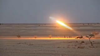 صورة لعناصر من جبهة البوليساريو يطلقون صاروخاً باتجاه الأراضي المغربية 14 تشرين الأول/أكتوبر 2021