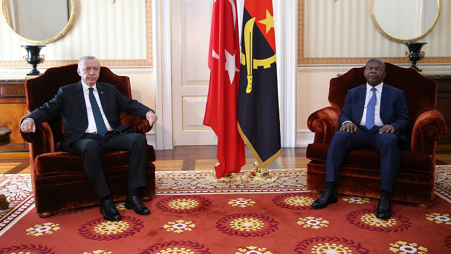 O presidente da Turquia em Luanda com o homólogo angolano João Lourenço