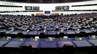 رئيسة المفوضية الأوروبية أورسولا فون دير لاين تلقي خطابها الثلاثاء 19 أكتوبر 2021 في البرلمان الأوروبي في ستراسبورغ شرق فرنسا.