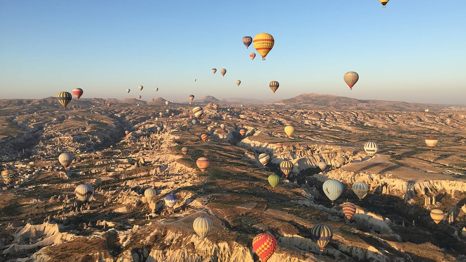 Kapadokya (Ürgüp-Göreme) yabancı turistlerin Türkiye'de en çok ziyaret ettiği güzergahlardan bir tanesi.