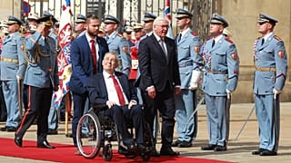 German President Steinmeier (R) and Czech Republic's president Zeman at a ceremony ahead their meeting on August 26, 2021