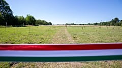 Az átadóünnepségek örök kelléke, a nemzeti színű szalag - képünk illusztráció