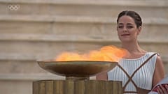 La llama olímpica durante la ceremonia antes de que emprenda el camino a China. 