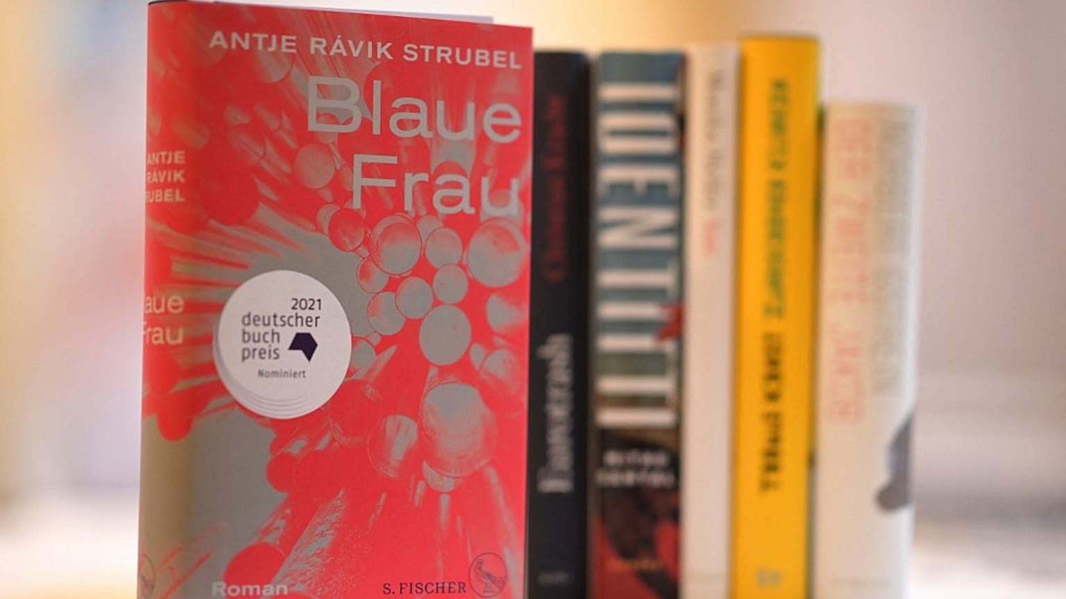 "Blaue Frau" de l'écrivaine allemande Antje Ravik Strubel a reçu un prix au premier jour de la foire du livre de Francfort, le 18 octobre 2021