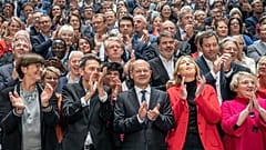 Bärbel Bas im Bild rechts neben Olaf Scholz  