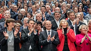 Bärbel Bas im Bild rechts neben Olaf Scholz