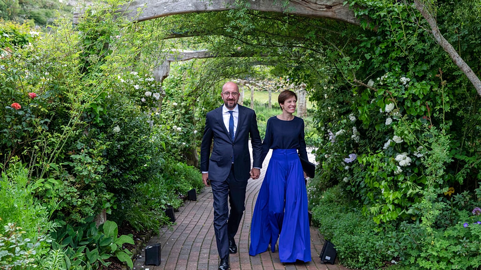 Charles Michel, az Európai Tanács elnöke, és partnere, Amelie Derbaudrenghien