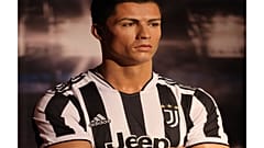 تمثال شمعي للاعب كرة القدم البرتغالي كريستيانو رونالدو في متحف مدام توسو الذي افتتح حديثًا في دبي ، في 18 أكتوبر 2021.