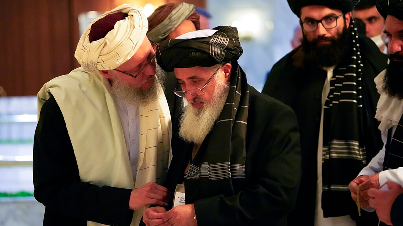 Rusya, Taliban geçici hükümetinin başbakanıAbdulselam Hanefi ve dışişleri bakanı Emirhan Muttaki'yi Moskova'da ağırladı