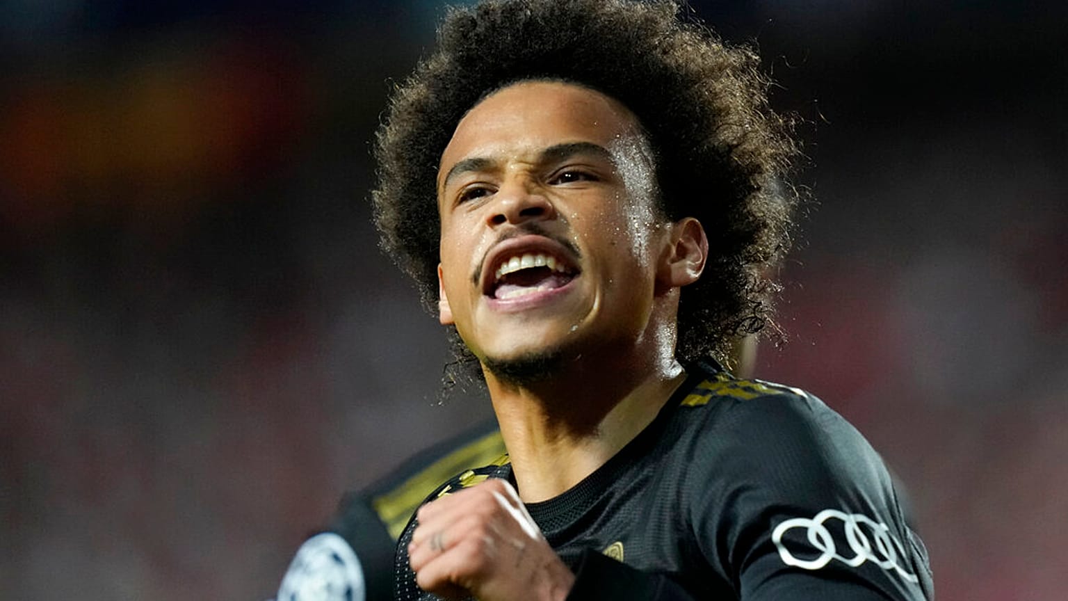 Leroy Sane freut sich über sein Champions League Tor in Lissabon