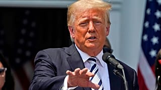 Facebook ve Twitter'ın yasakladığı Trump, teknoloji devlerine rakip 'TRUTH Social'i kurdu