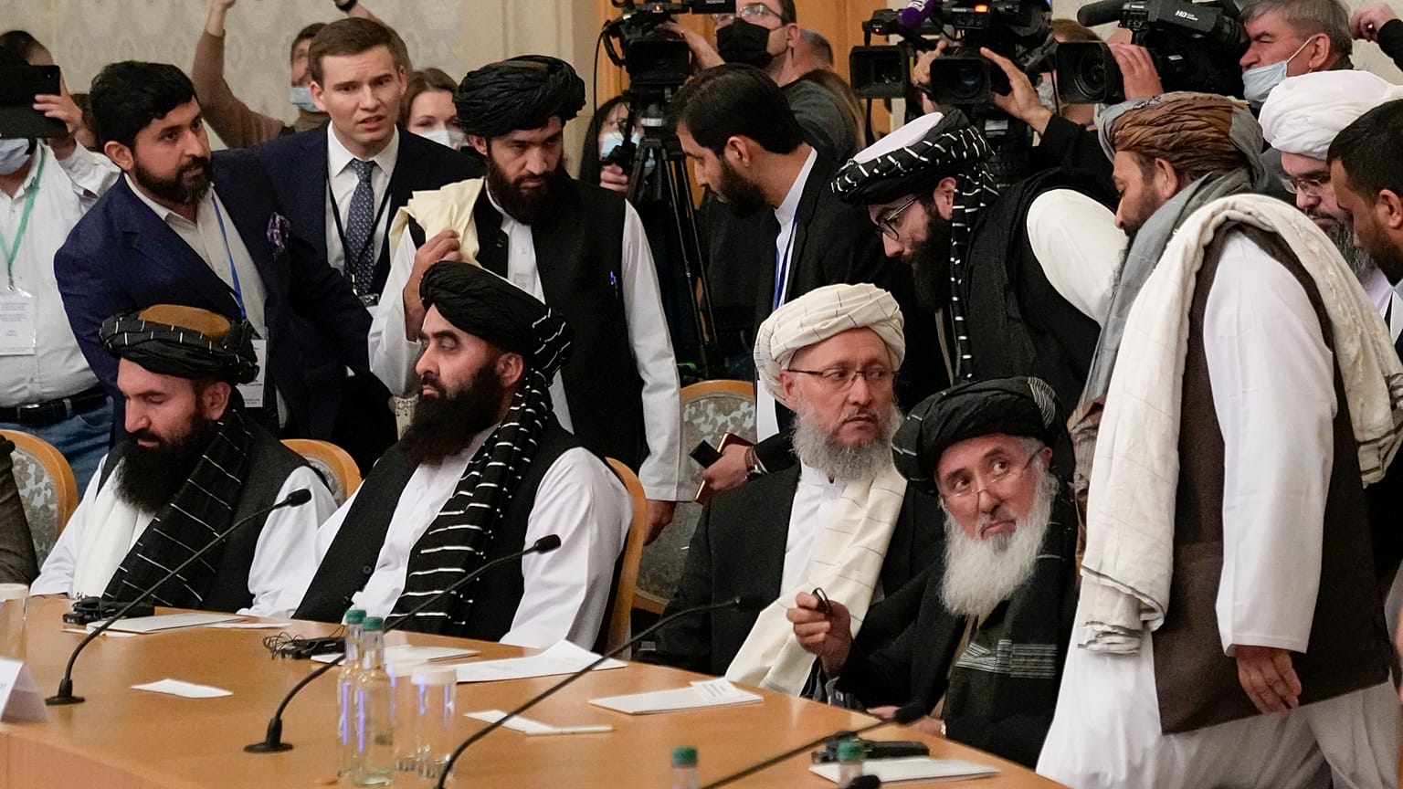 Rusia inicia contactos con el Gobierno talibán