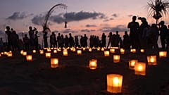 Emlékezés a bali terrortámadás vétlen áldozataira