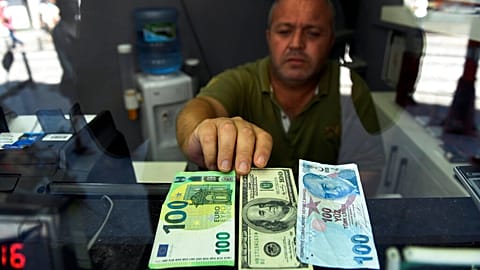 Türk Lİrası'nın değer kaybı sınır ötesine yansıdı