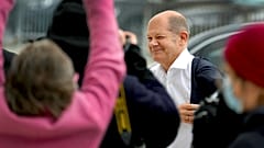 Les médias allemands qualifient déjà M. Scholz de "chancelier de la Saint-Nicolas".