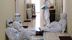 Equipe médicale dans un hôpital de Jakarta (Indonésie), le 29/07/2021