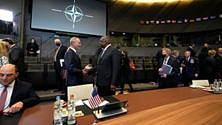 Ministro da Defesa dos Países Baixos à conversa com o secretário da Defesa dos Estados Unidos