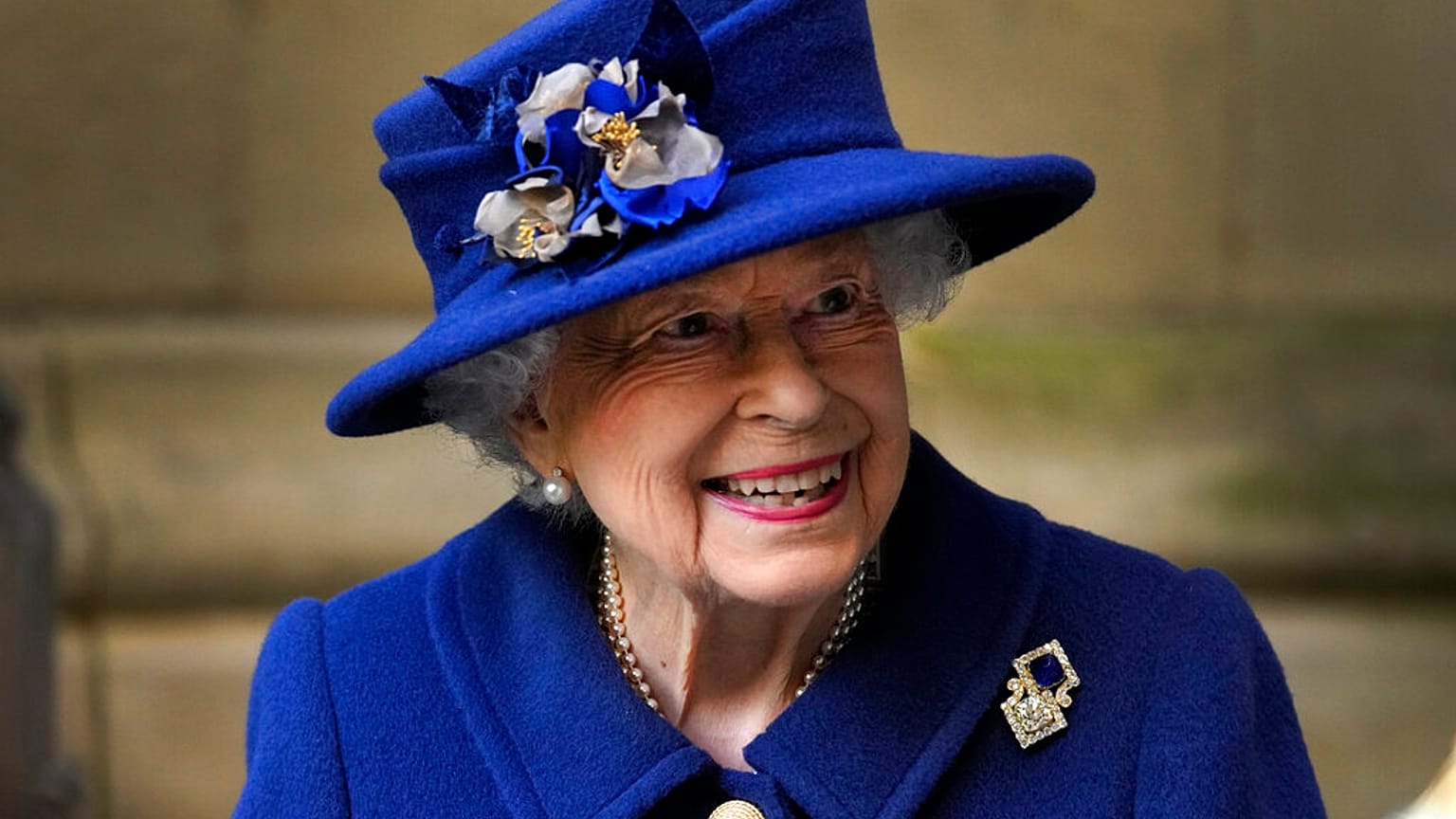 Médicos aconselham Isabel II a descansar