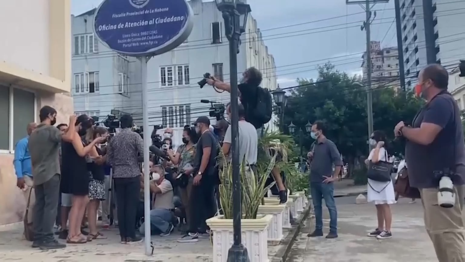 Yunior García, promotor de la manifestación del 15 de noviembre, ante la fiscalía.