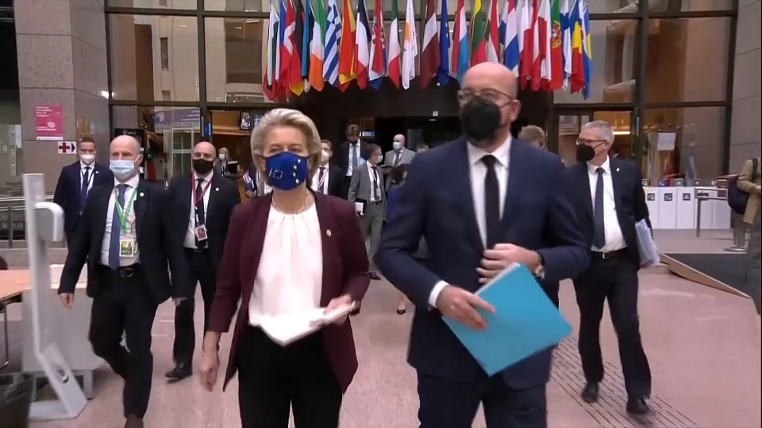 La presidenta de la Comisión Ursula von der Leyen, y el presidente del Consejo europeo, Charles Michel
