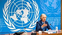 غير بيدرسون المبعوث الأممي لسوريا خلال مؤتمر صحفي في المقر الأوروبي للأمم المتحدة في جنيف، سويسرا.