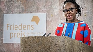 Tsitsi Dangarembga bei ihrer Dankesrede in der Paulskirche