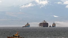 Feuer auf Containerschiff vor Vancouver stößt giftige Dämpfe aus
