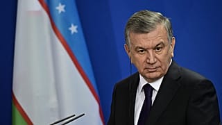21 gennaio 2019 il presidente uzbeko Shavkat Mirziyoyev ascolta durante una conferenza stampa congiunta con il cancelliere tedesco prima di un incontro a Berlino